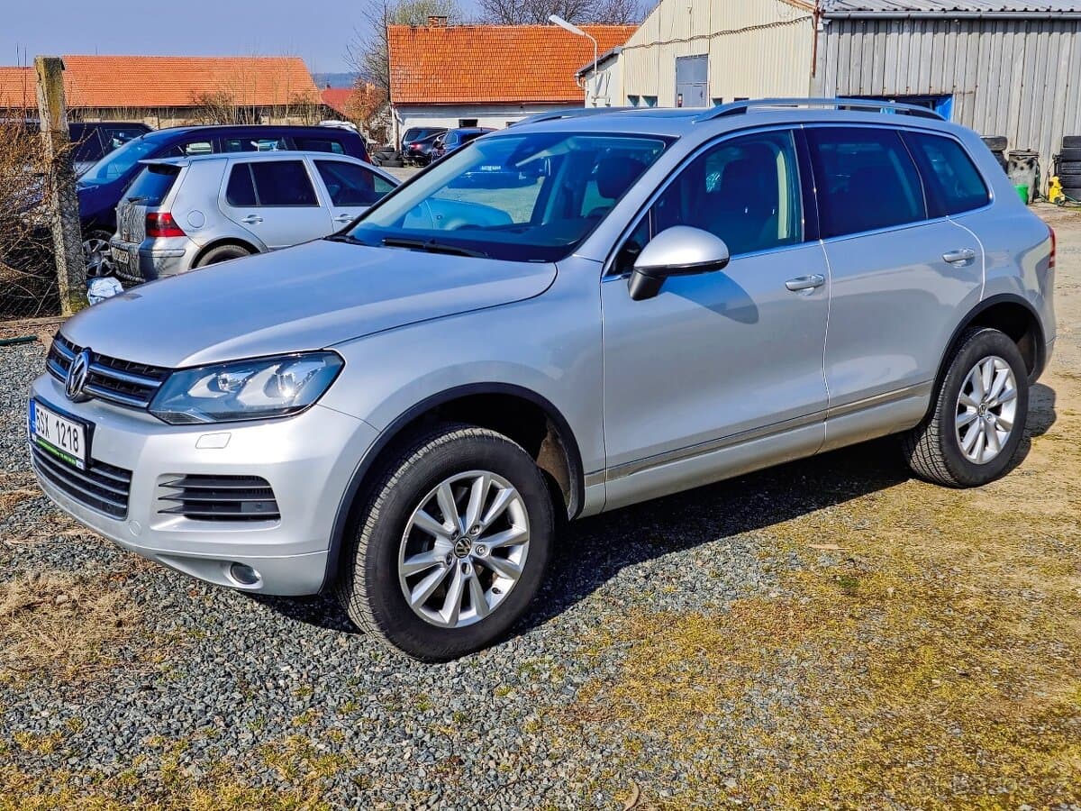 2011 Volkswagen TOUAREG - 2