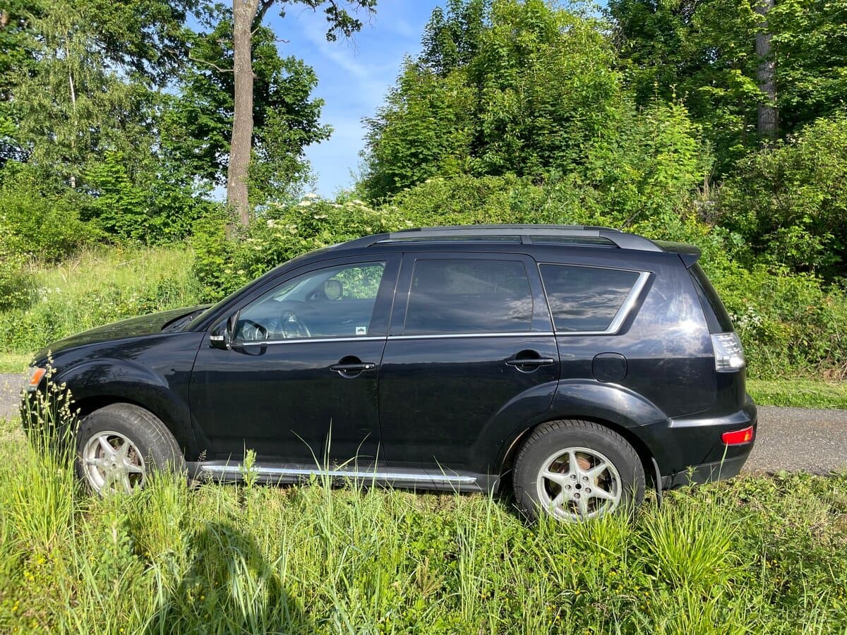 2012 Mitsubishi OUTLANDER - 2