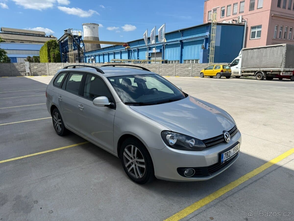 2010 Volkswagen GOLF - 2