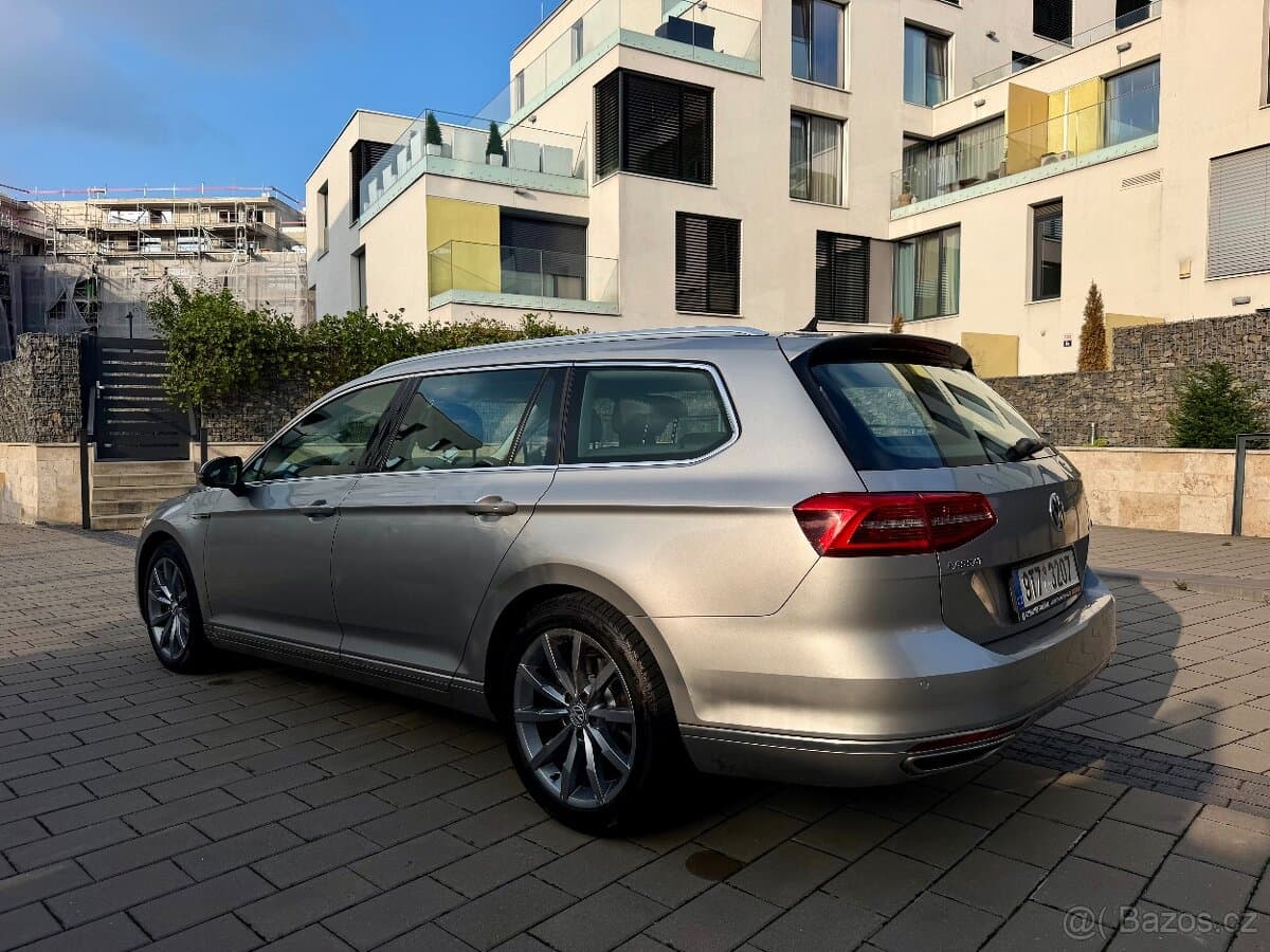 2016 Volkswagen PASSAT - 2