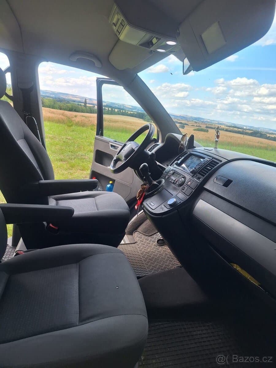 2004 Volkswagen MULTIVAN - 2