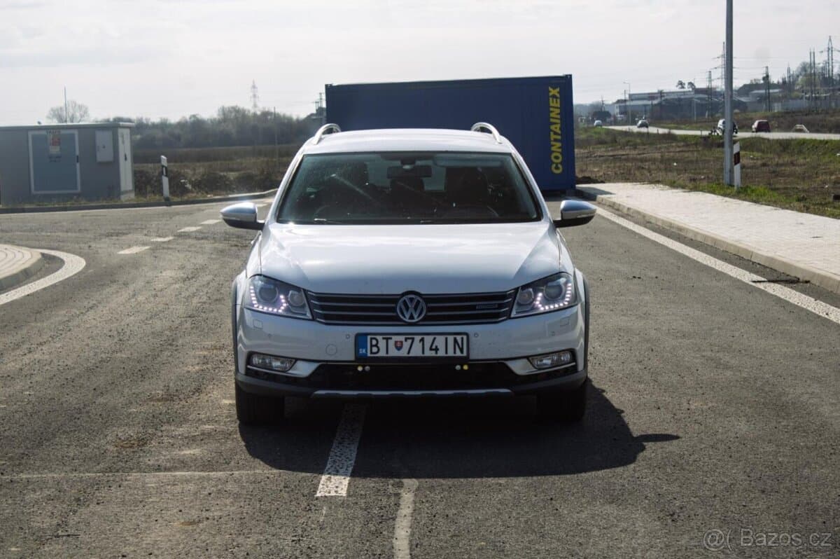 2013 Volkswagen PASSAT - 2