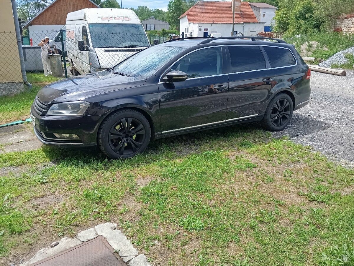2011 Volkswagen PASSAT - 2