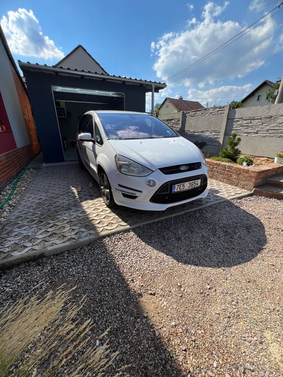 2011 Ford S-MAX - 2