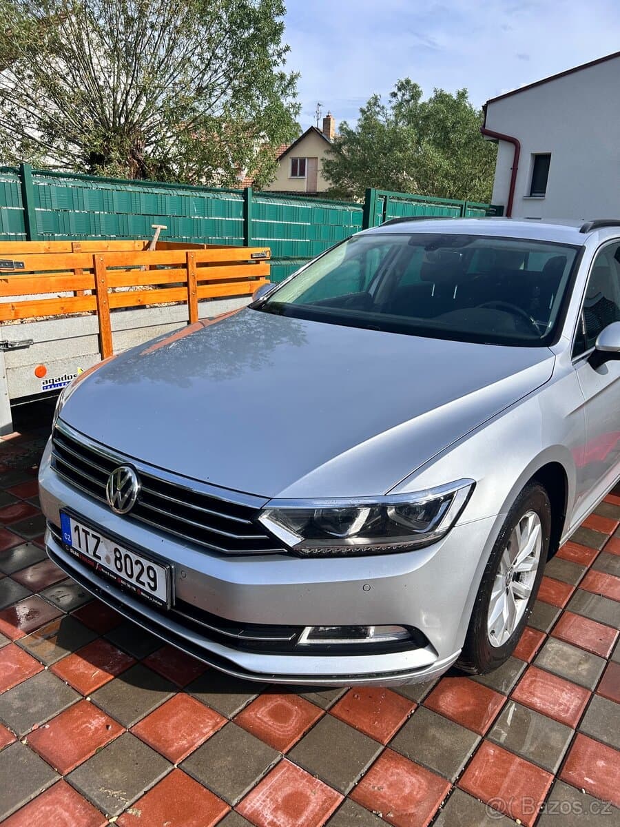 2017 Volkswagen PASSAT - 2