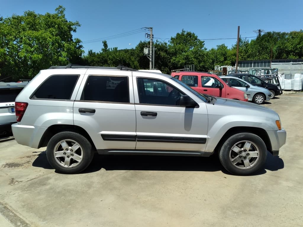 2004 Jeep CHEROKEE - 2