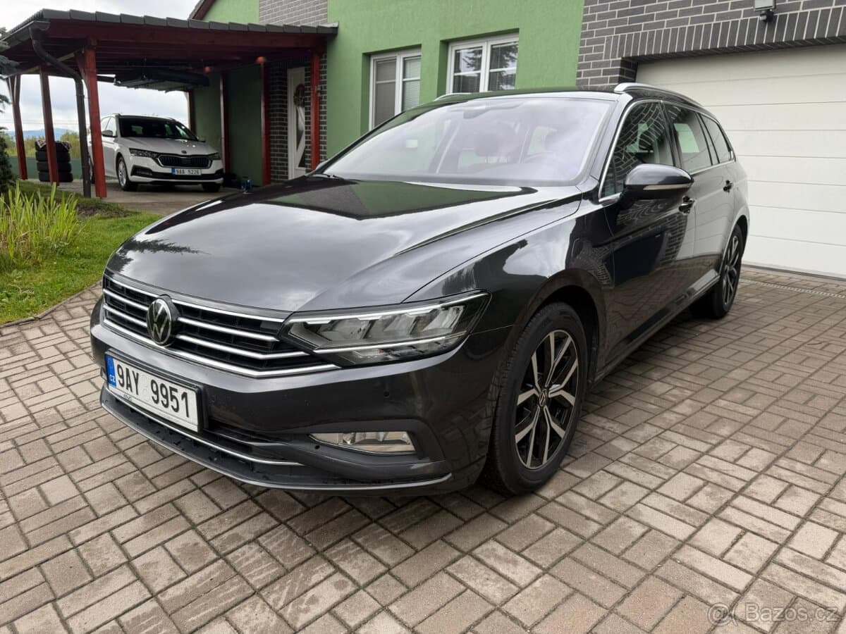 2023 Volkswagen PASSAT - 2