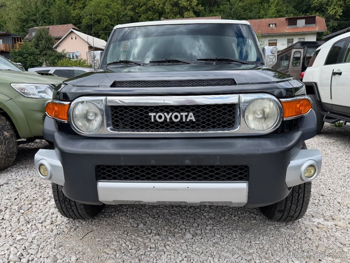 2010 Toyota FJ - 2