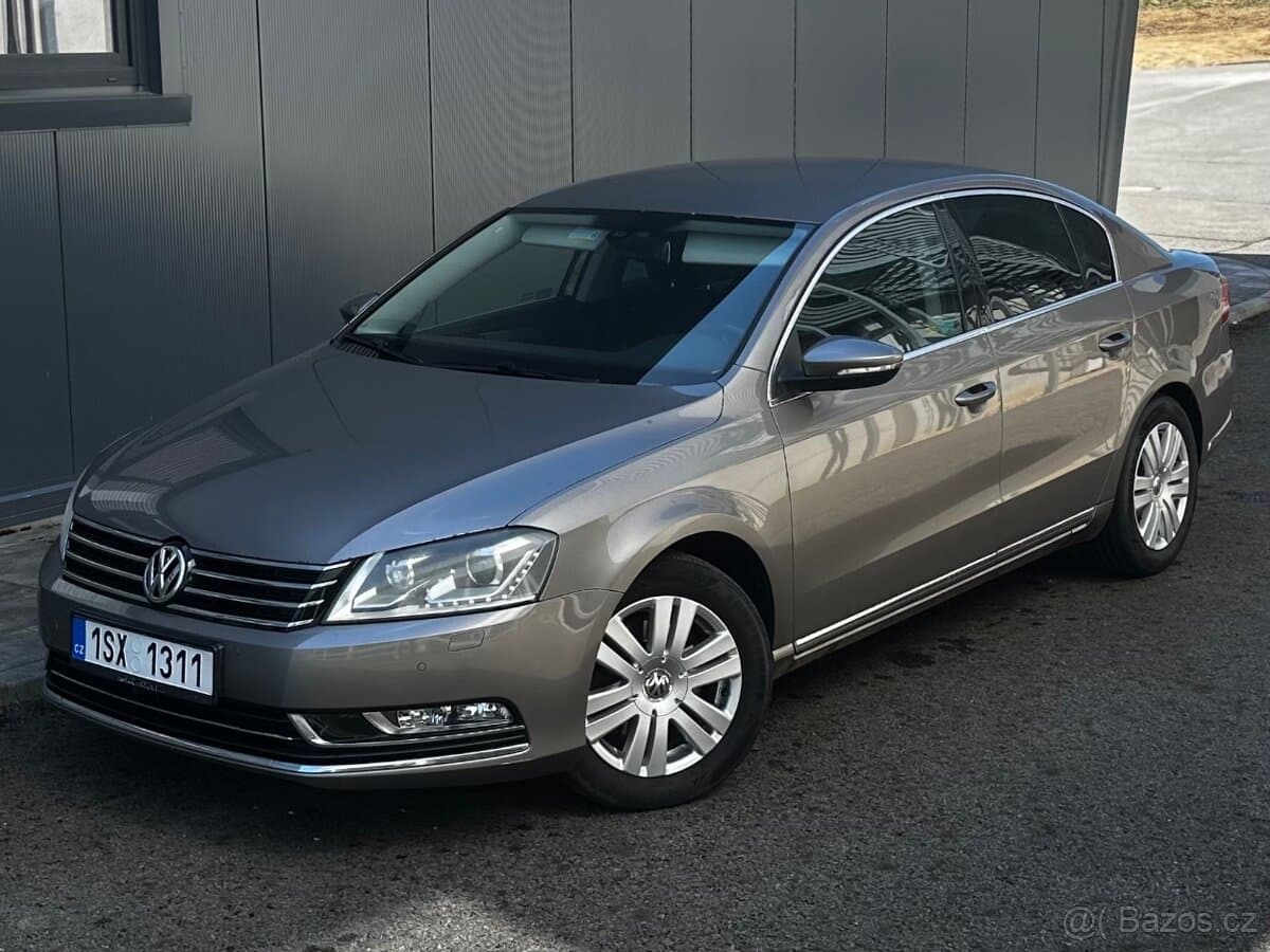 2011 Volkswagen PASSAT - 2