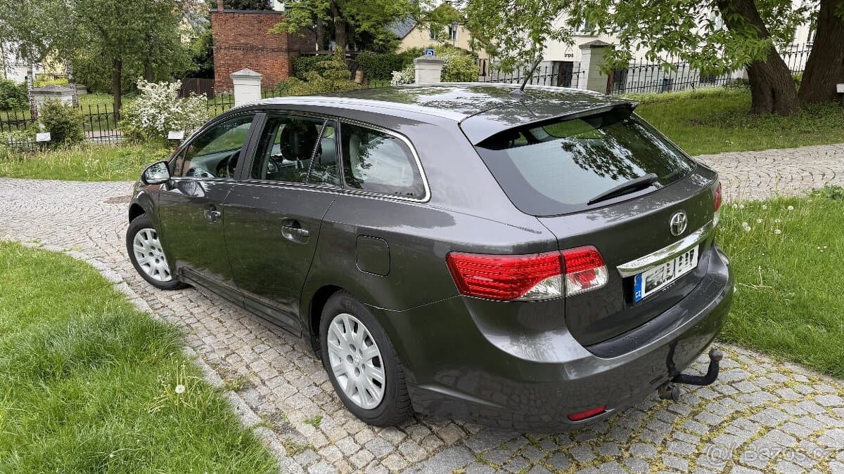 2012 Toyota AVENSIS - 2