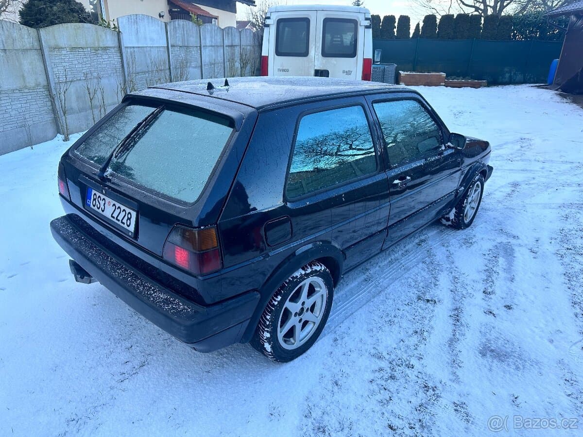 Volkswagen GOLF - 2