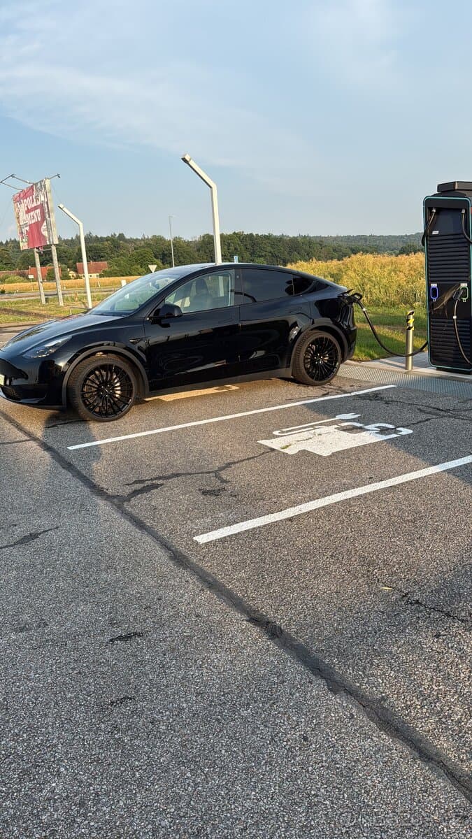 Tesla MODEL Y - 2