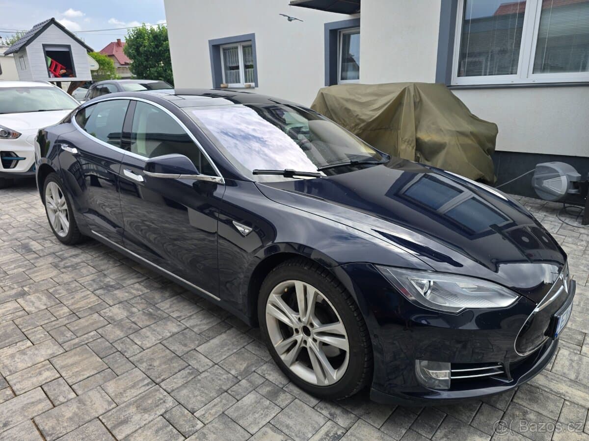 2015 Tesla MODEL S - 2