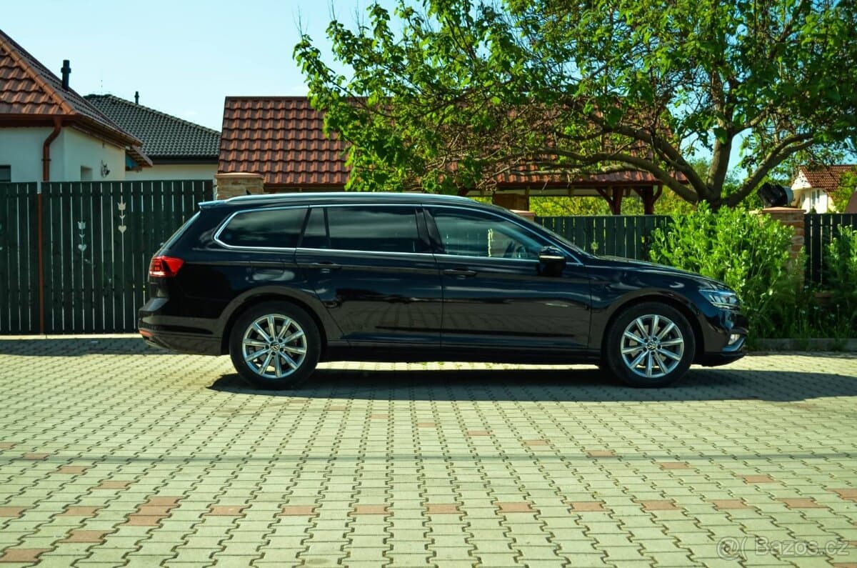 2023 Volkswagen PASSAT - 2