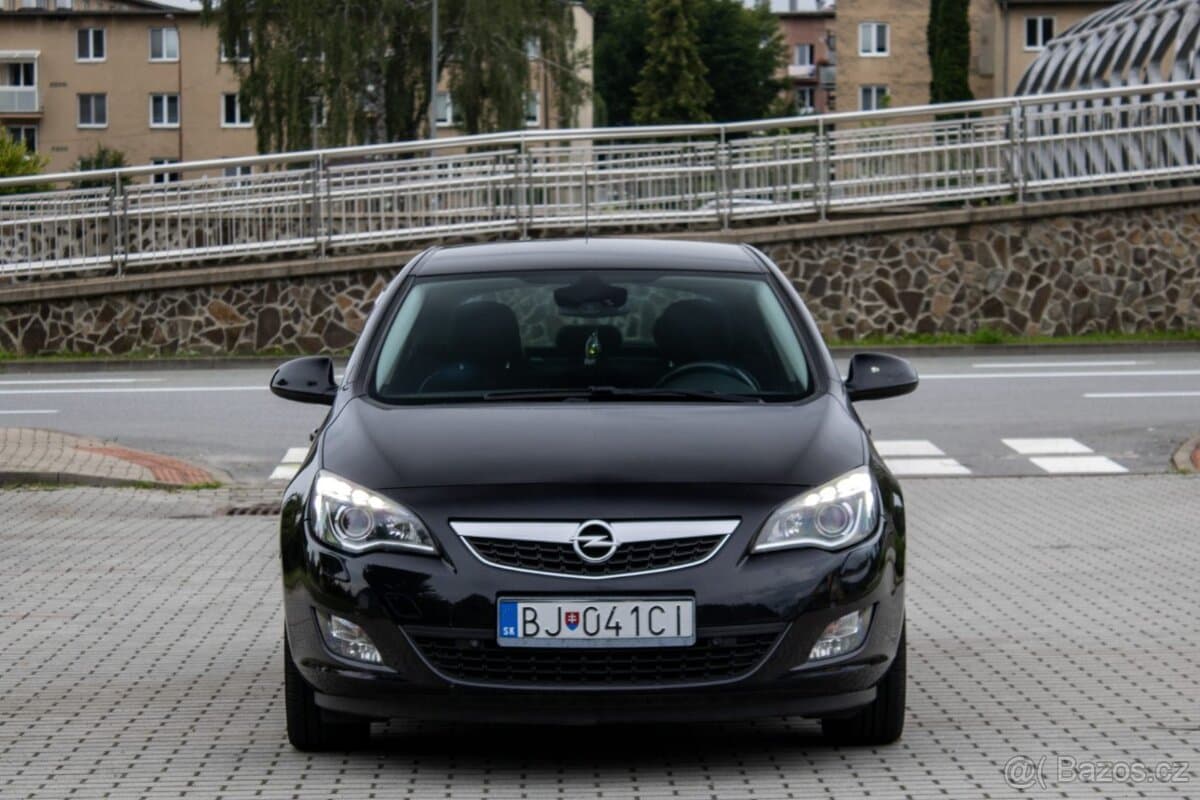 2011 Opel ASTRA - 2
