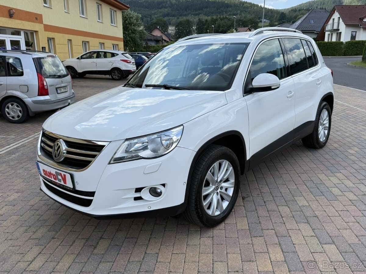 2011 Volkswagen TIGUAN - 2
