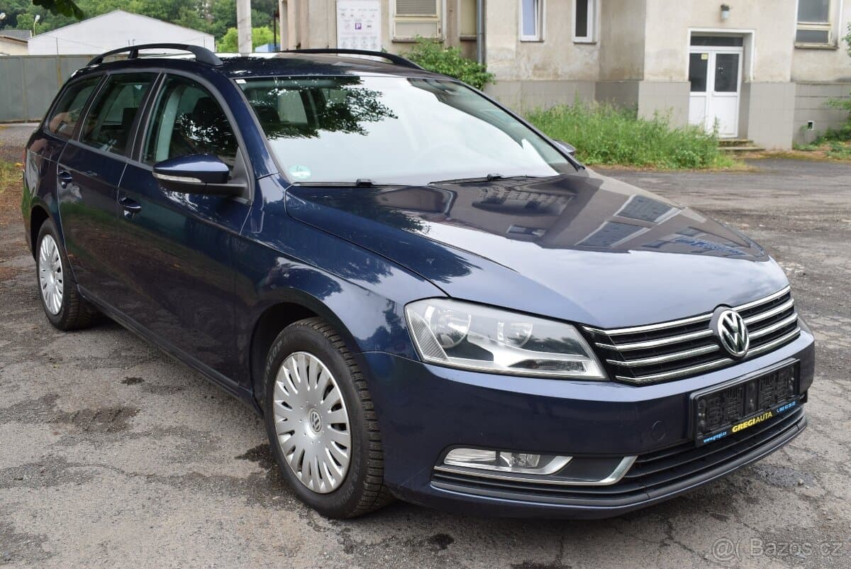 2011 Volkswagen PASSAT - 2
