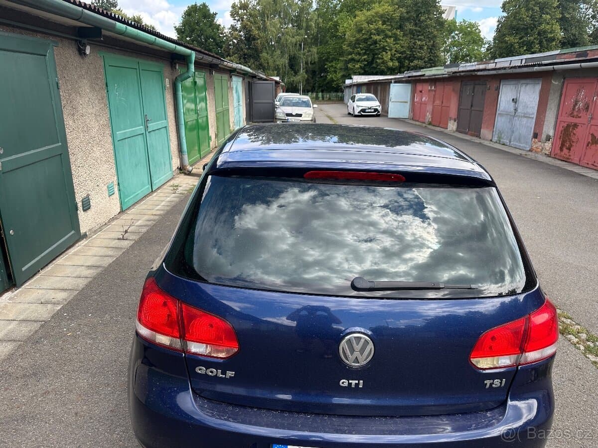 2011 Volkswagen GOLF - 2