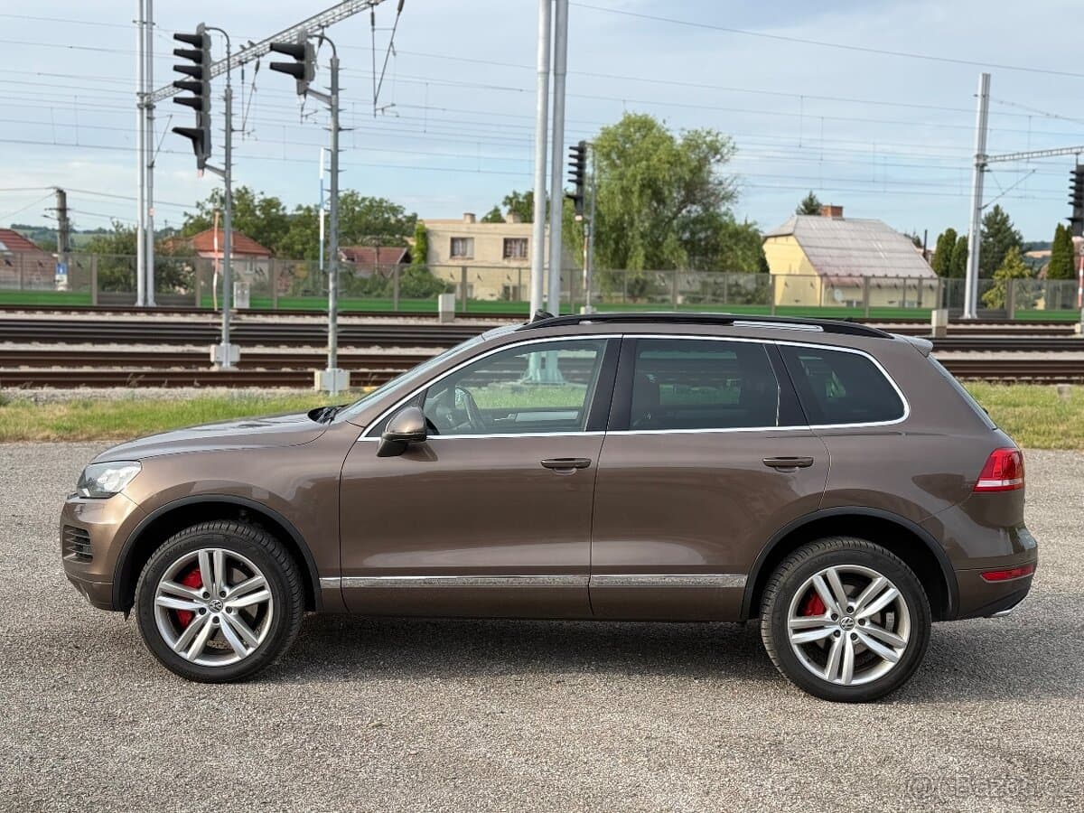 2011 Volkswagen TOUAREG - 2
