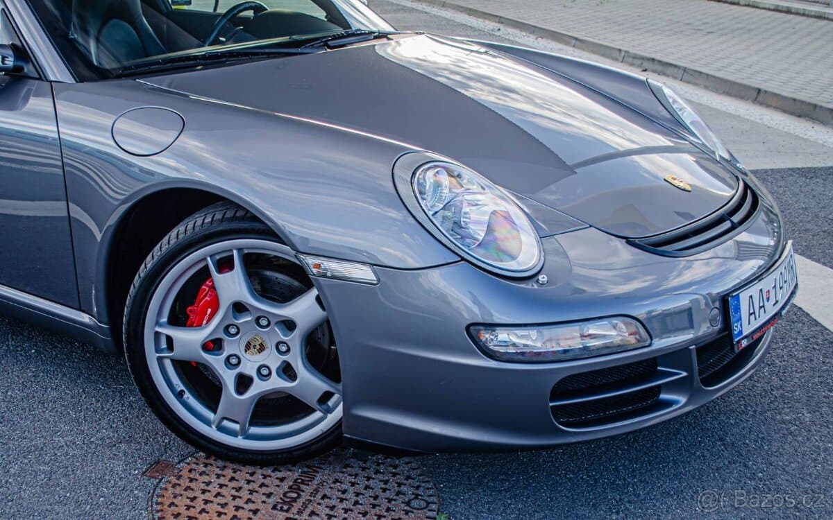 2005 Porsche 911 - 2