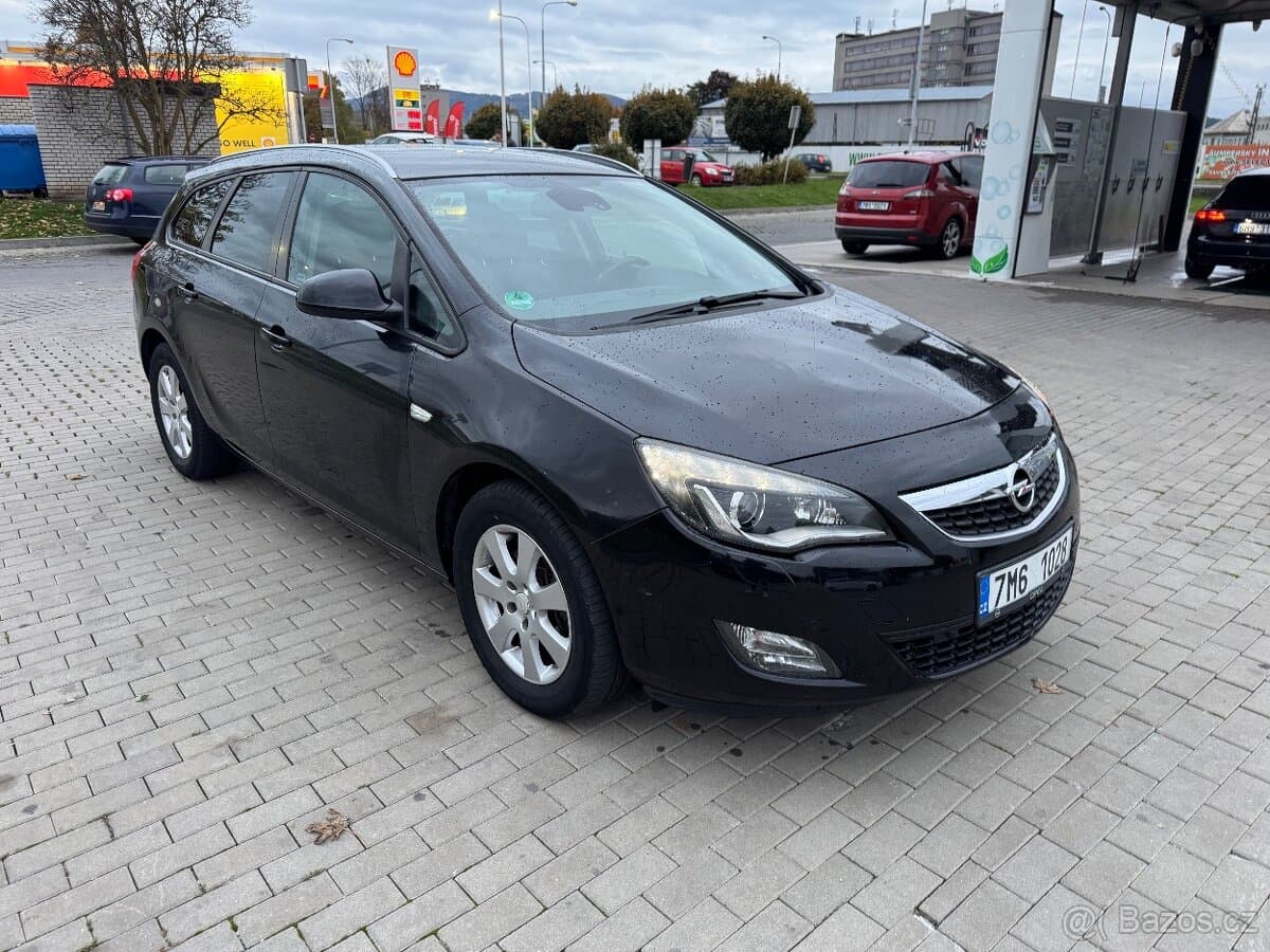 2011 Opel ASTRA - 2