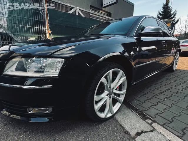 2011 Audi S8 - 2