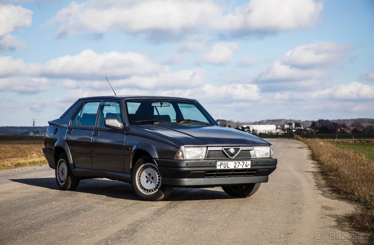 Alfa Romeo 75 - 2