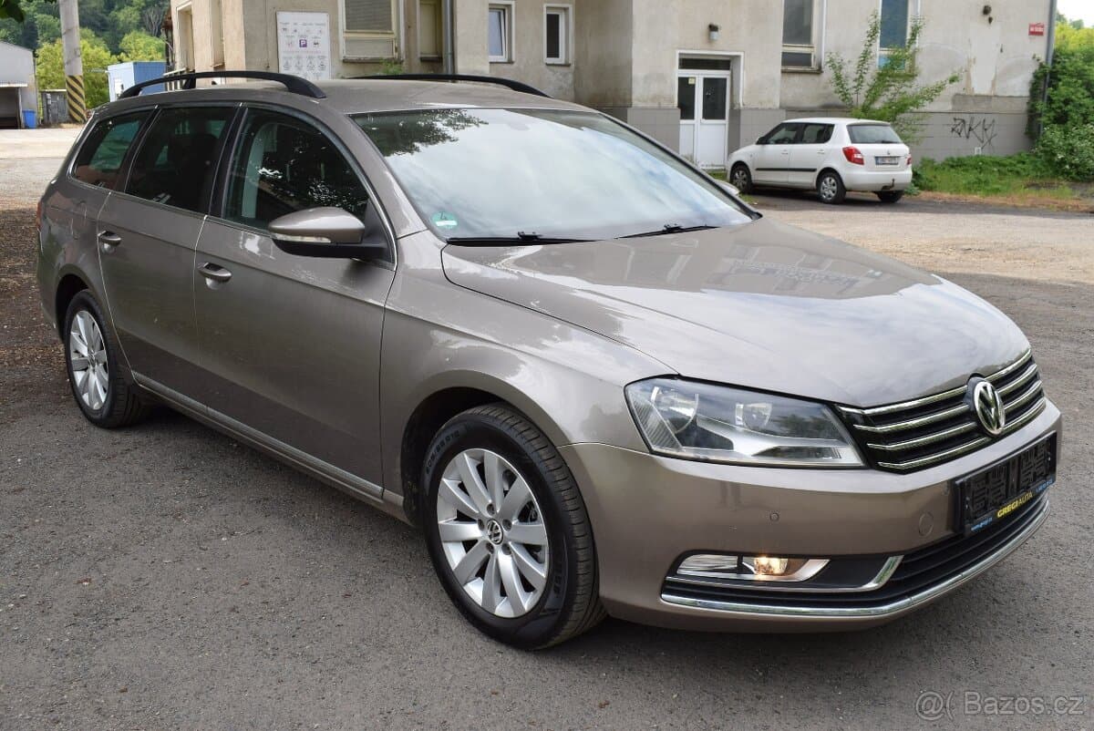 2011 Volkswagen PASSAT - 2