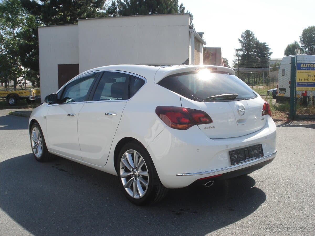 2013 Opel ASTRA - 2