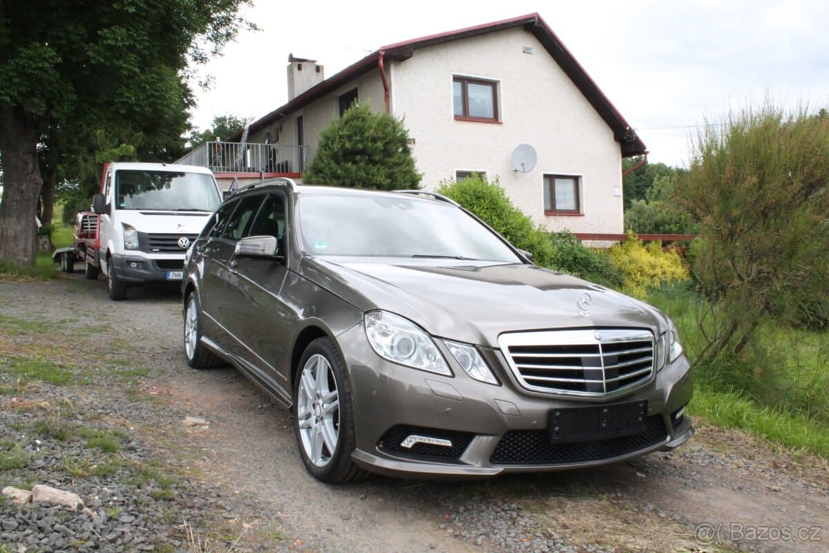 2010 Mercedes-Benz E-CLASS - 2
