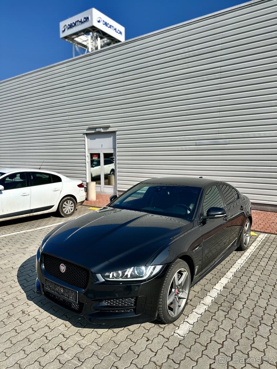 2017 Jaguar XE - 2