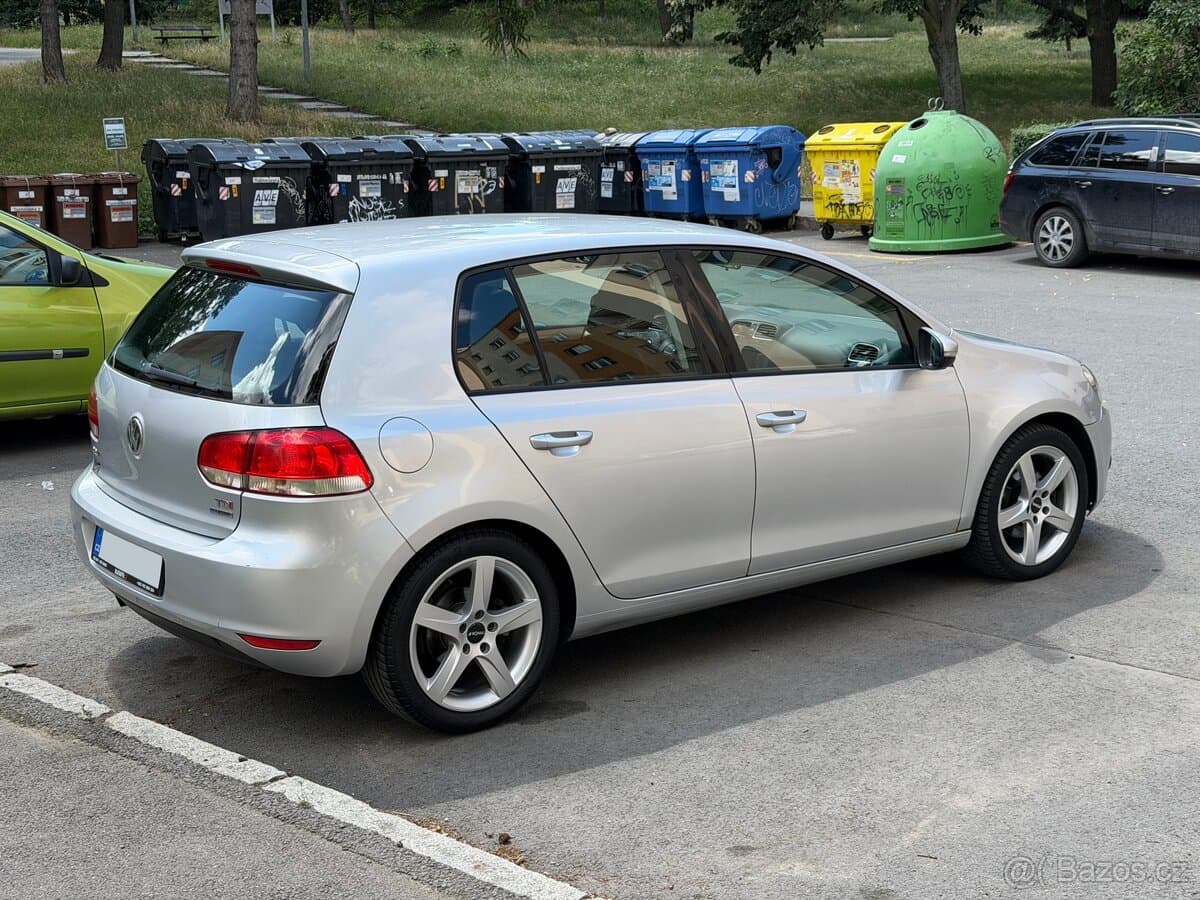 2011 Volkswagen GOLF - 2