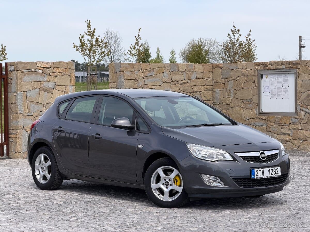 2010 Opel ASTRA - 2