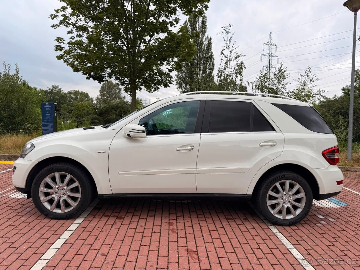2011 Mercedes-Benz M-CLASS - 2