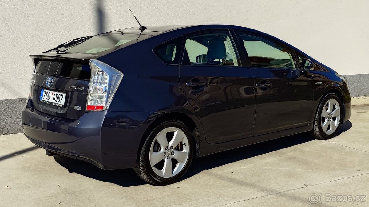 2011 Toyota PRIUS - 2