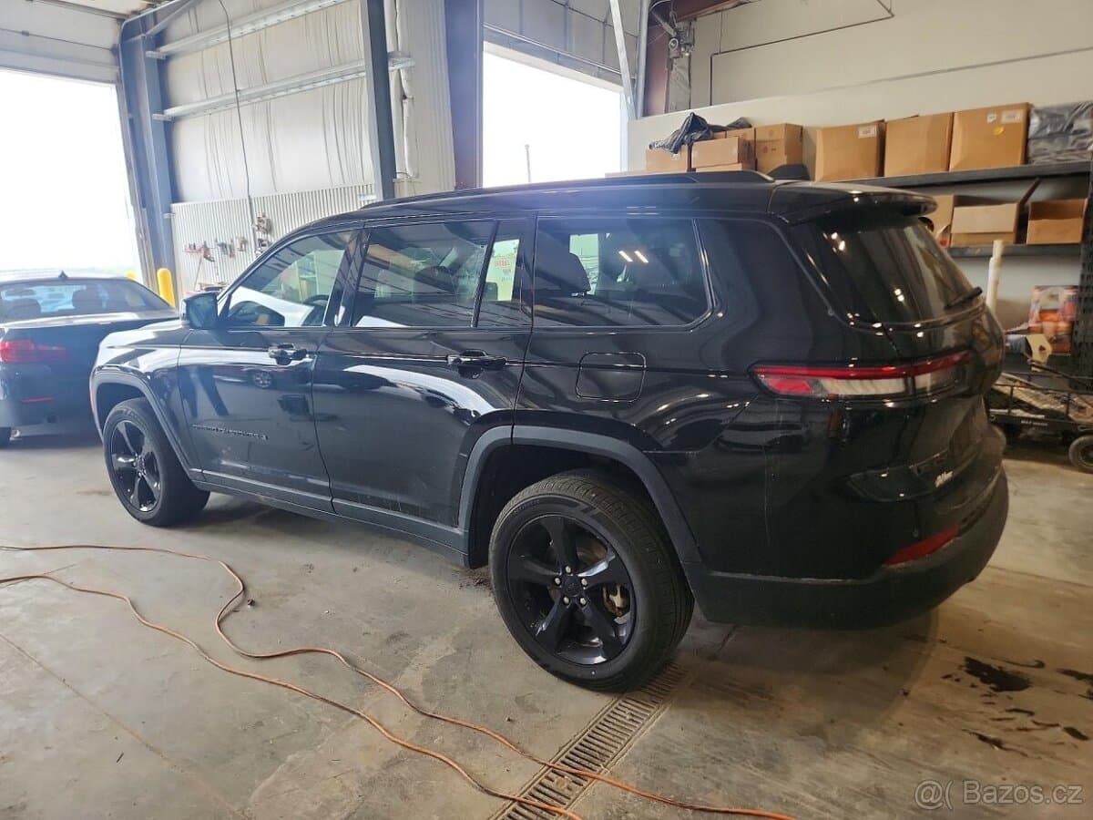 2023 Jeep CHEROKEE - 2