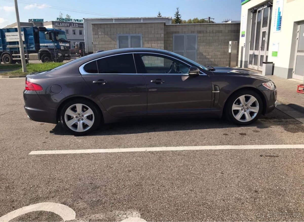 2009 Jaguar XF - 2