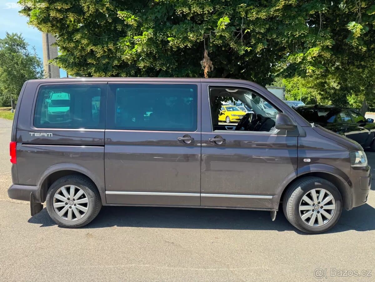 2011 Volkswagen MULTIVAN - 2