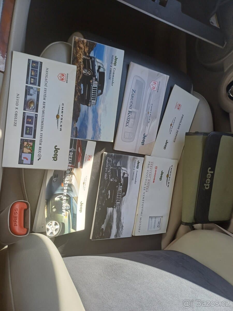 2009 Jeep COMMANDER - 2
