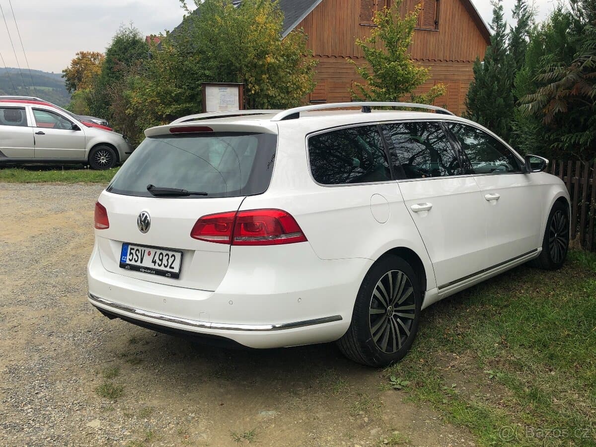 2011 Volkswagen PASSAT - 2