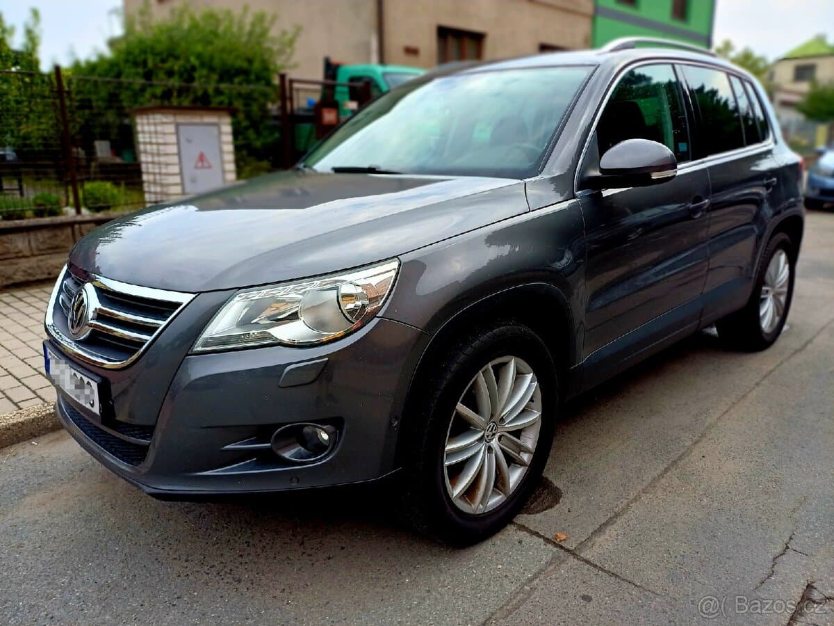 2011 Volkswagen TIGUAN - 2