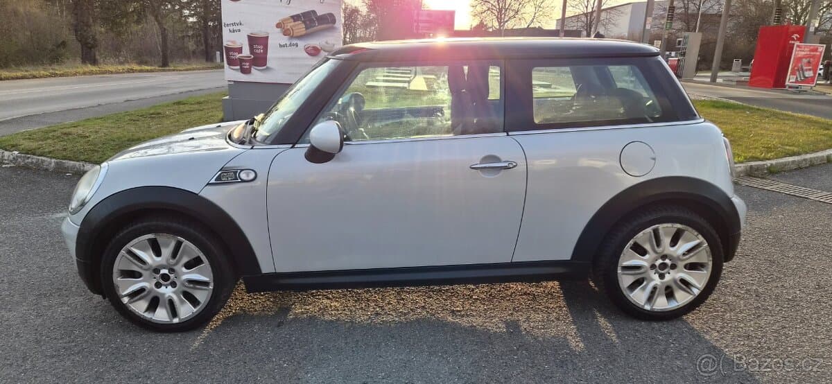 2010 Mini COOPER - 2