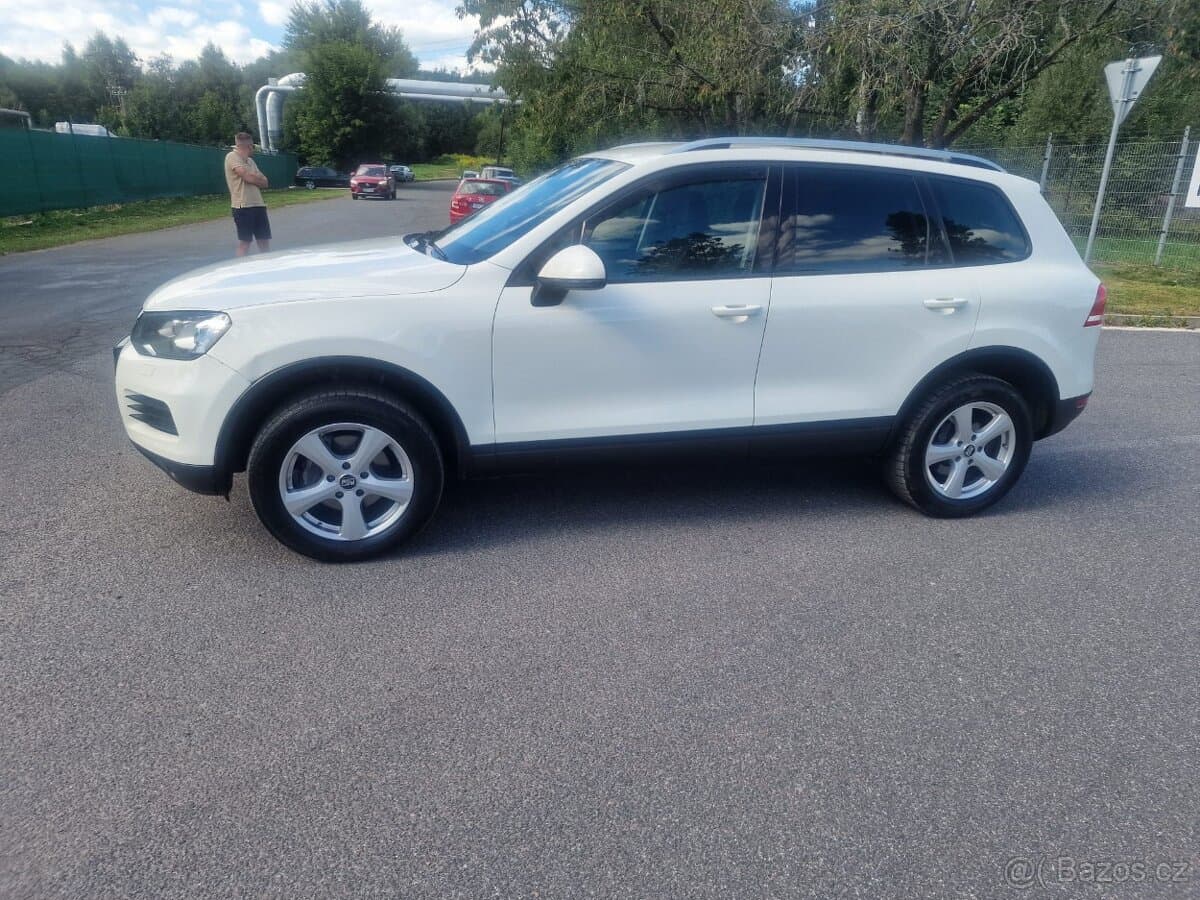 2011 Volkswagen TOUAREG - 2