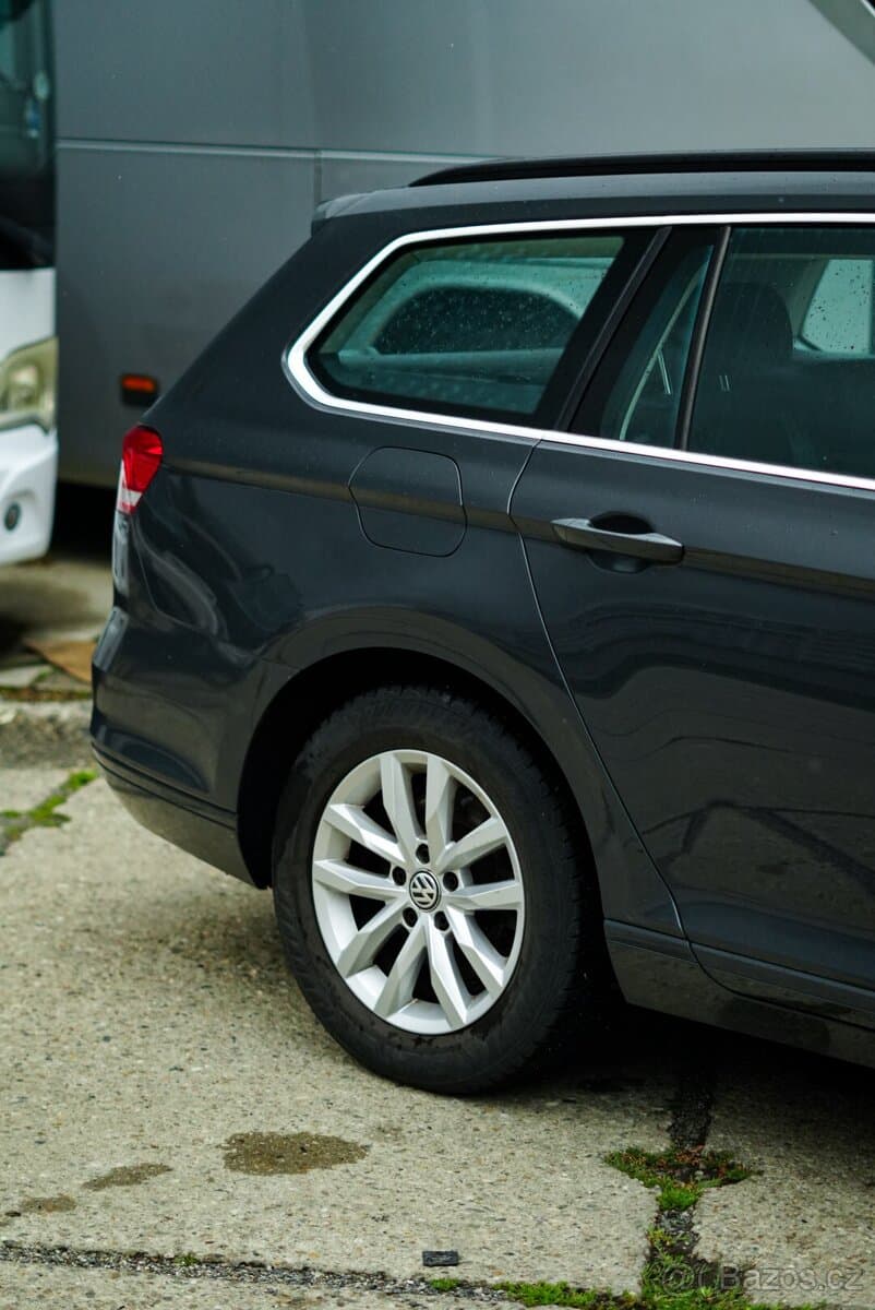2018 Volkswagen PASSAT - 2