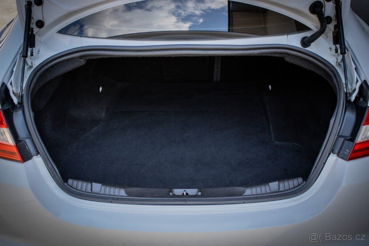 2011 Jaguar XF - 20
