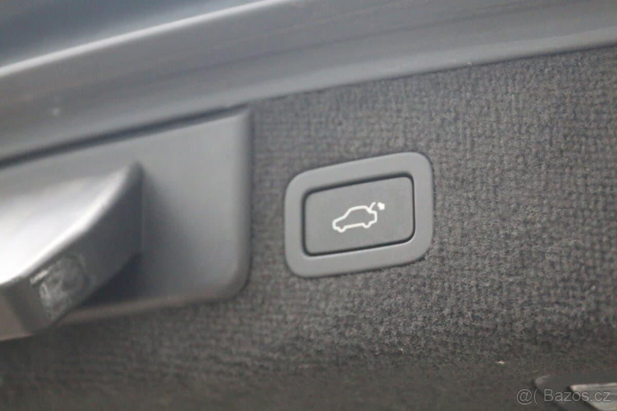2012 Jaguar XF - 20