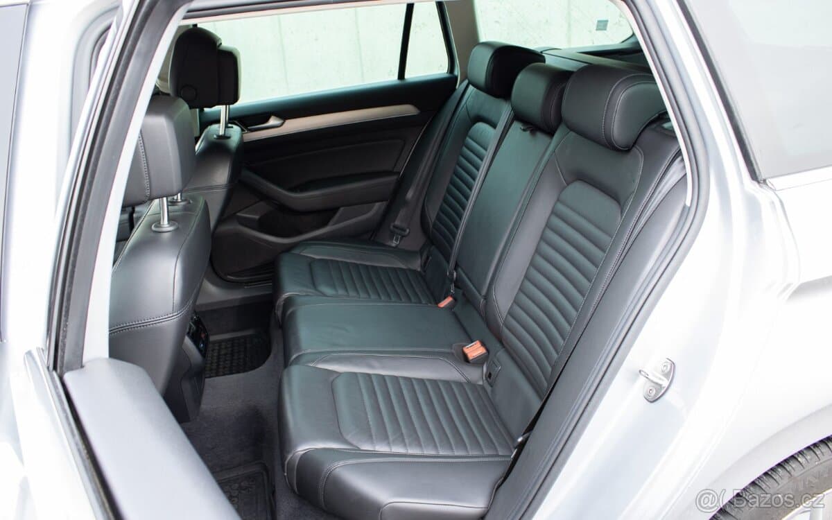 2018 Volkswagen PASSAT - 20