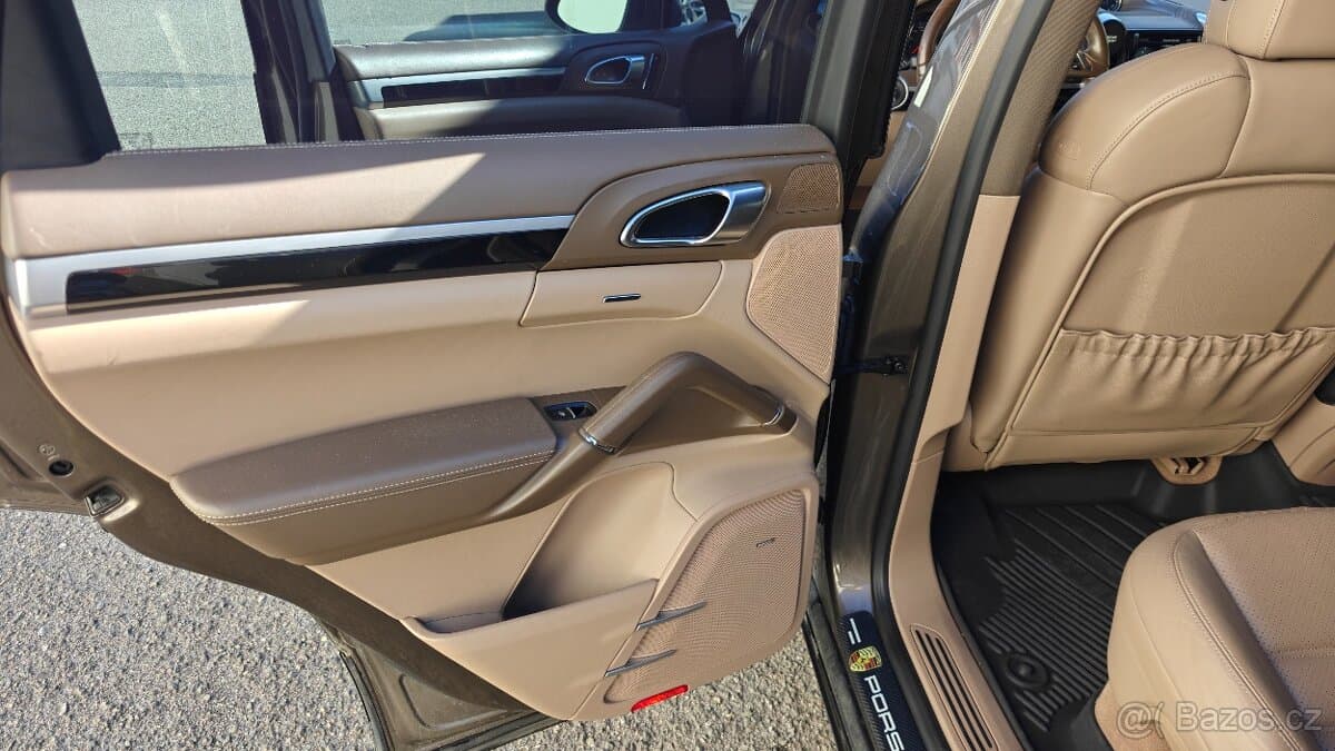 2013 Porsche CAYENNE - 20