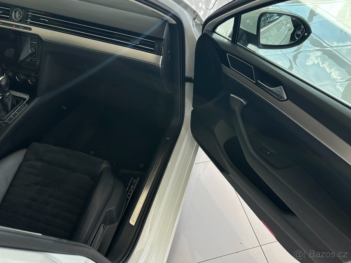 2018 Volkswagen PASSAT - 20