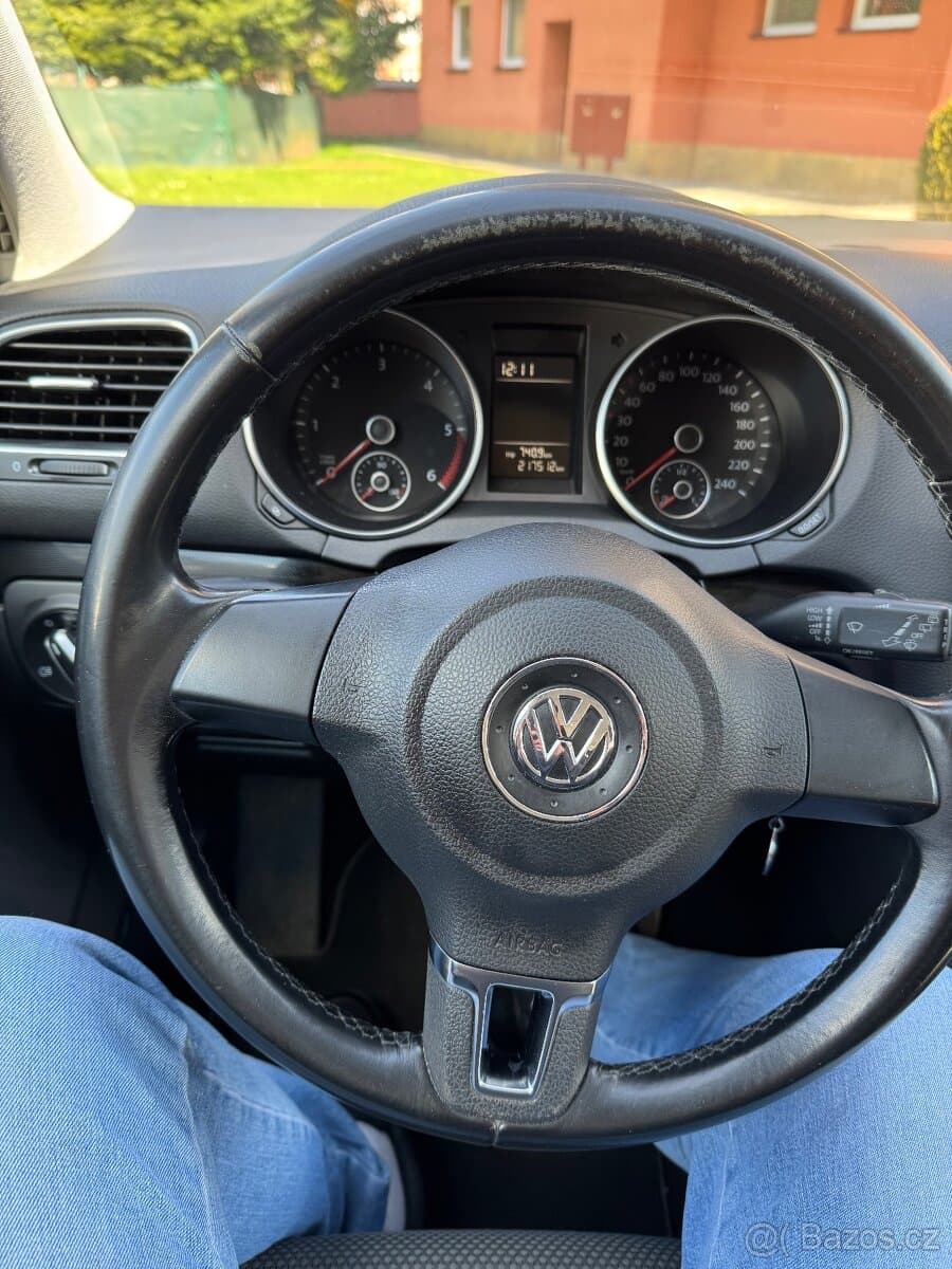 2010 Volkswagen GOLF - 20
